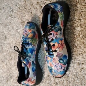 Yes We Vibe Sneakers Women's Size 10 Men's Size 8.5